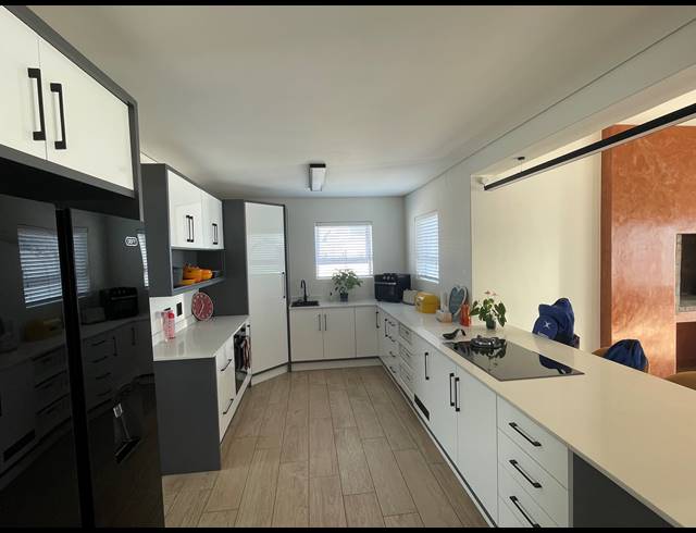 3 BEDROOM HOUSE FOR SALE IN LAGUNA SANDS